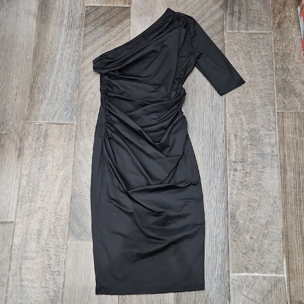 Elegant Black One-Shoulder Dress